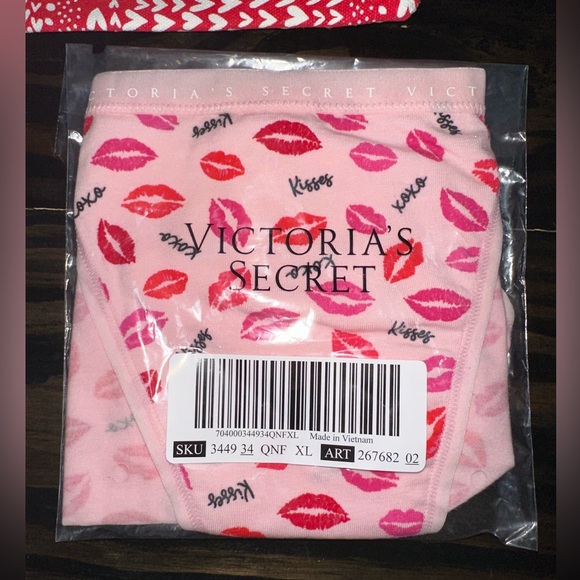 Victoria Secret Valentine’s hearts bag/lipgloss/perfume/lips panties set NWT! - Picture 5 of 5
